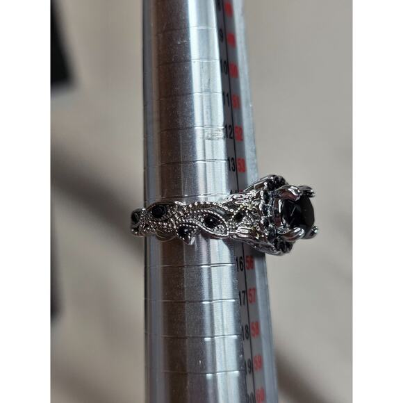 Black Onyx Silver Tone Vintage-Style Ring Size 7 - Picture 3 of 11